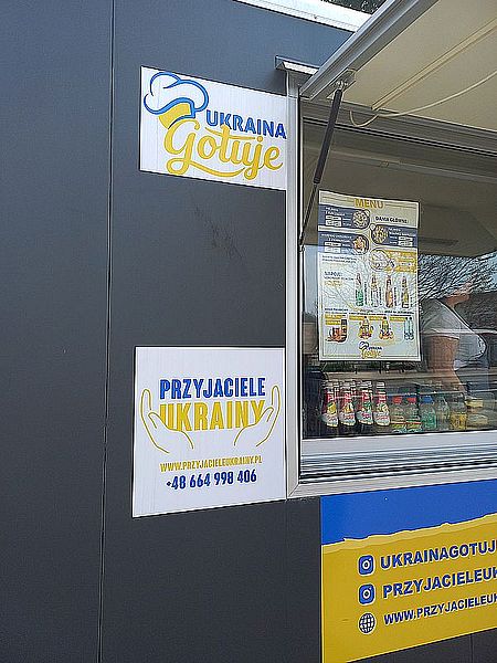 Foodtruck, w którym gotowały uchodźczynie z Ukrainy.